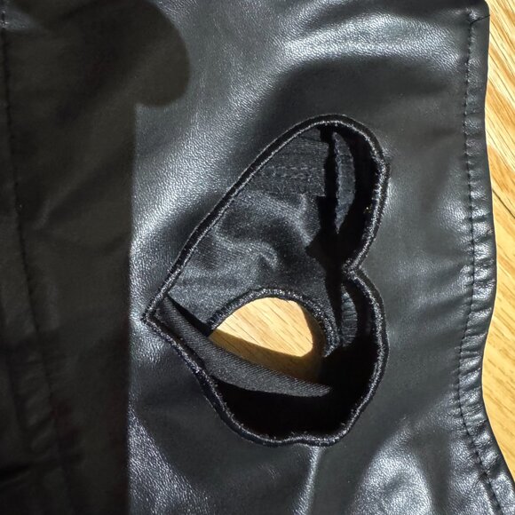 Black heart mini skirt - Picture 2 of 3